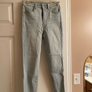 light wash stretch skinny jeans